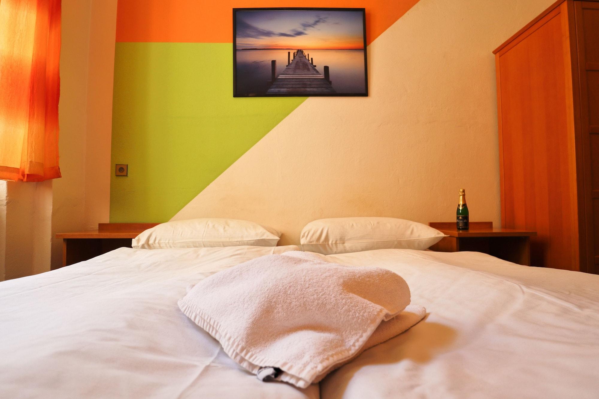 A Plus Hostel - Centrum Прага Экстерьер фото