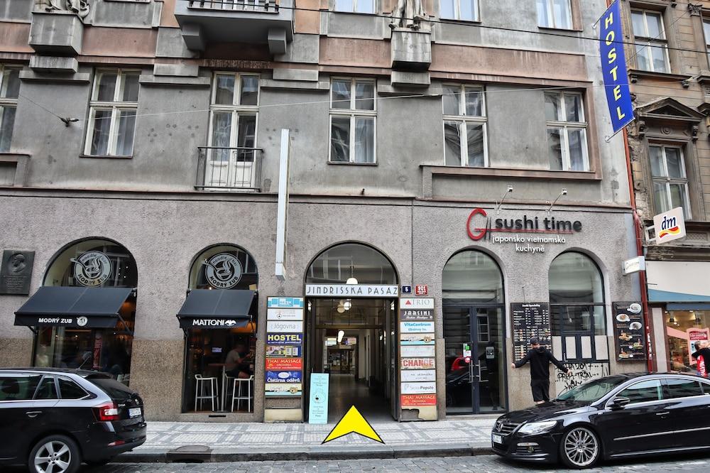 A Plus Hostel - Centrum Прага Экстерьер фото