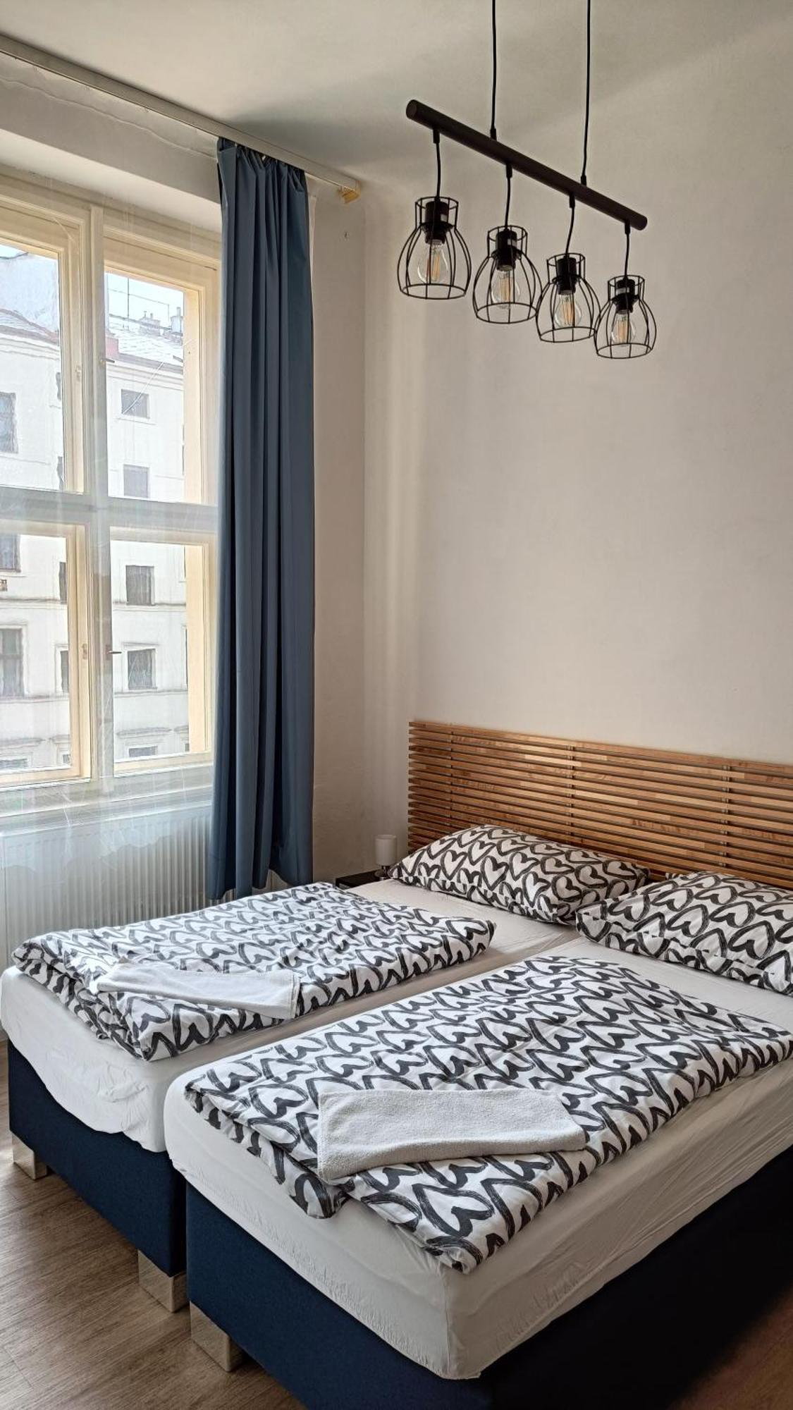 A Plus Hostel - Centrum Прага Экстерьер фото